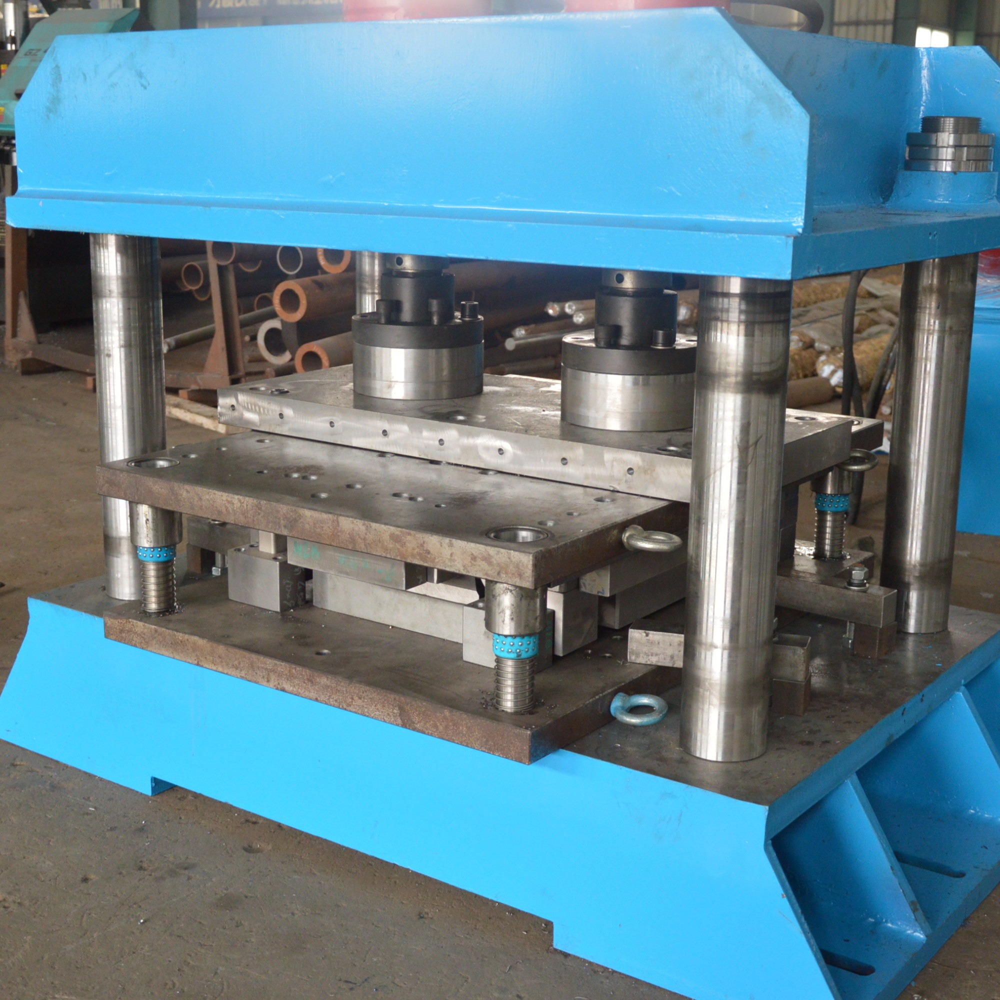 Fish Tail Press Highway Guardrail Roll Forming Machine With Longlife